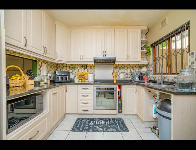3 BEDROOM DUPLEX FOR SALE IN THE WOLDS